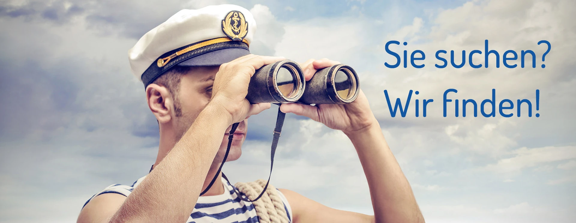 home_header Matrose schaut durch fernglas